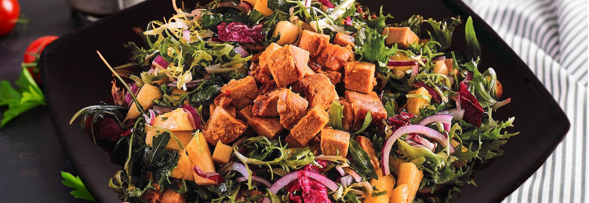 Salada com Lombo de porco assado